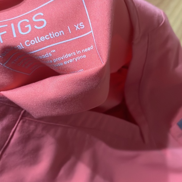 Limited Edition Figs
Hot Coral
Yellow Drawstring
Kade pants XXS/Regular - Picture 9 of 9